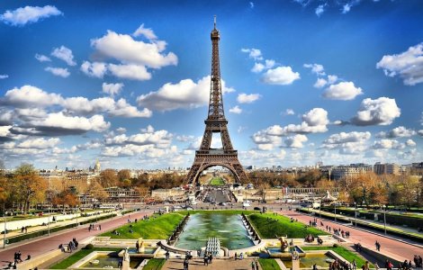 Autoritatile din Paris, in conflict cu gigantul Amazon