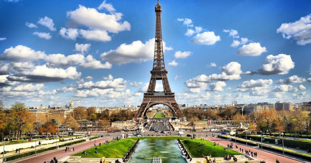 Autoritatile din Paris, in conflict cu gigantul Amazon