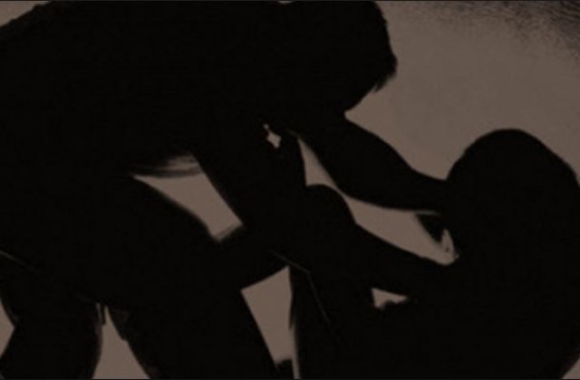 Vaslui: O eleva de 14 ani ar fi fost violata de doi adolescenti dupa ce a plecat in timpul orelor de curs