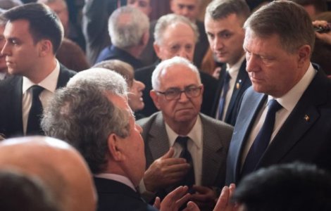 Un barbat catre Iohannis la Sibiu, dupa ce i-a dat un memoriu: V-am mai dat unul si nu ati rezolvat nimic