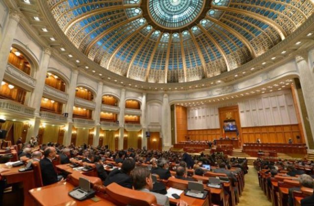 Senatul a adoptat legea pensiilor speciale pentru alesii locali