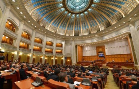 Senatul a adoptat legea pensiilor speciale pentru alesii locali