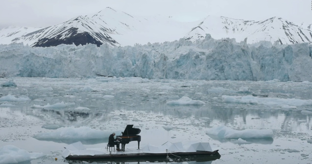 Video  Ludovico Einaudi canta in Oceanul Arctic