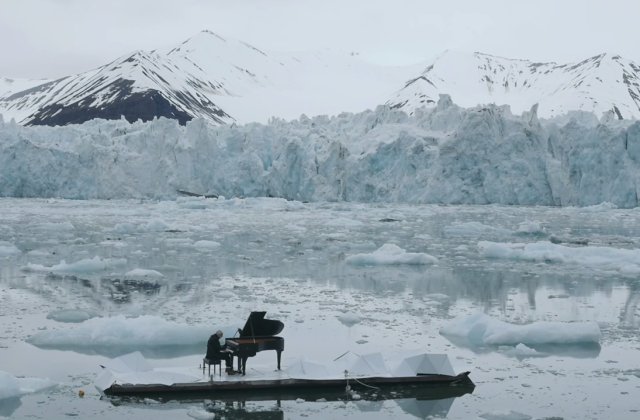 [VIDEO] Ludovico Einaudi canta in Oceanul Arctic