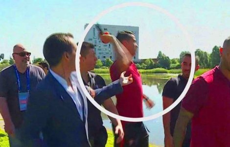  Video  Ronaldo a aruncat microfonul unui reporter intr-un lac
