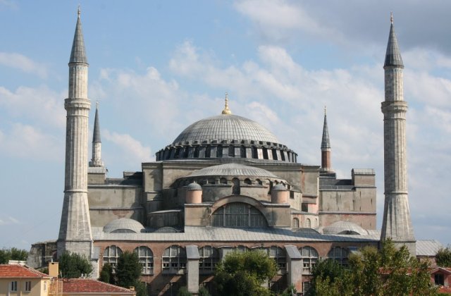 Ingrijorari legate de islamizarea monumentului Sfanta Sofia din Istanbul, unde de la inceputul Ramadanului se recita din Coran zilnic