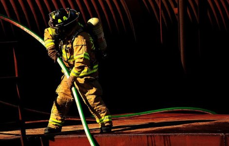 Un microbuz a luat foc pe E85, in localitatea Mihailesti din Buzau