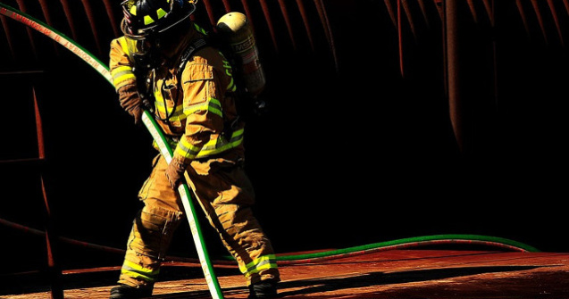 Un microbuz a luat foc pe E85, in localitatea Mihailesti din Buzau