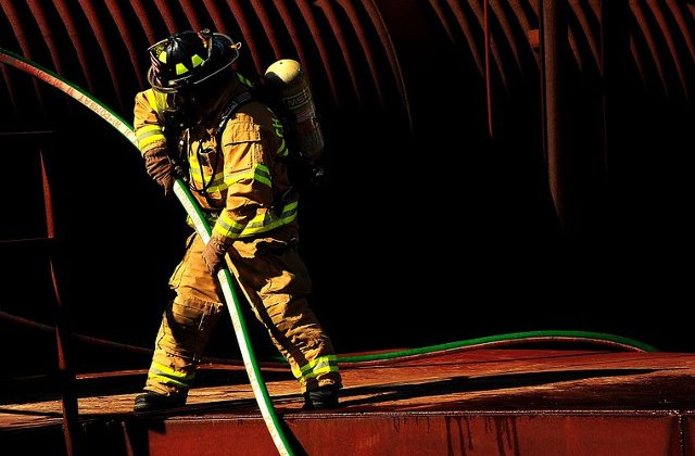 Un microbuz a luat foc pe E85, in localitatea Mihailesti din Buzau