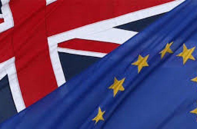 BREXIT. Cozi la sectiile de vot, chiar daca au fost inundatii puternice