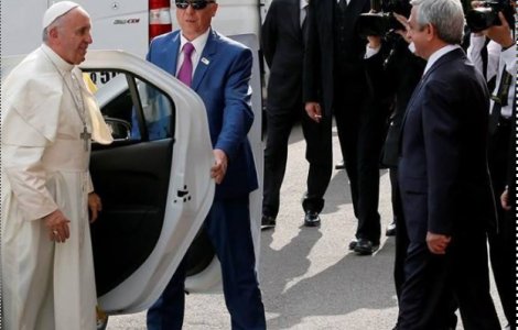 Masina folosita de Papa Francisc in timpul vizitei sale in Armenia
