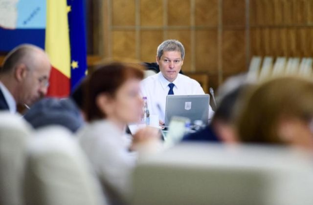 Ciolos:Guvernul a contestat la CCR pensiile speciale pentru alesii locali