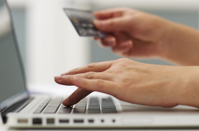 Cumparati des pe internet? Atunci ar fi bine sa aveti mai multa grija!