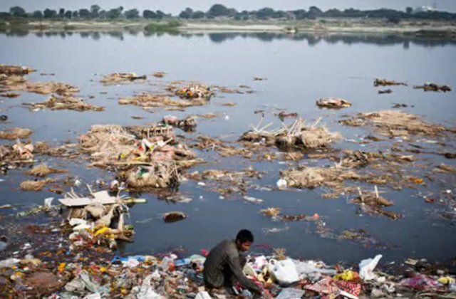 New Delhi, mai poluat decat Beijing. Top 10+1 semne ca nivelul de poluare din India a atins cote alarmante