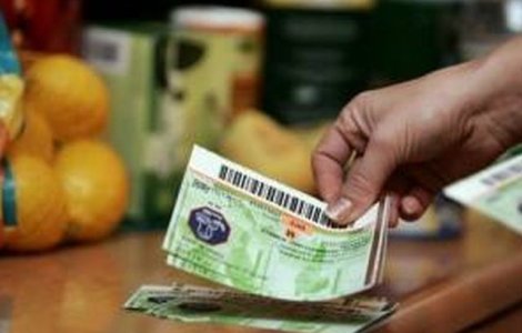 Senatul a votat majorarea valorii tichetului de masa la 13 lei