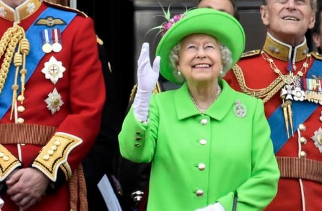 "Sunt inca in viata, ha!", spune in gluma regina Regina Elisabeta a II-a dupa Brexit