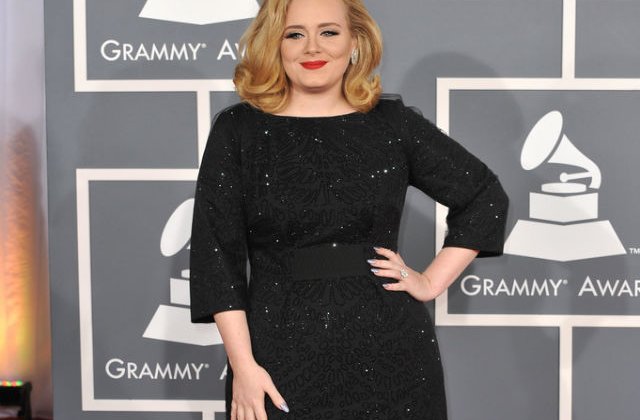 [FOTO] Motivul pentru care Adele poarta aceeasi rochie la aproape toate concertele