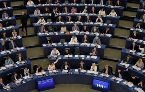 PE a adoptat o rezolutie prin care ii cere Marii Britanii sa activeze imediat Articolul 50, pentru iesirea din UE