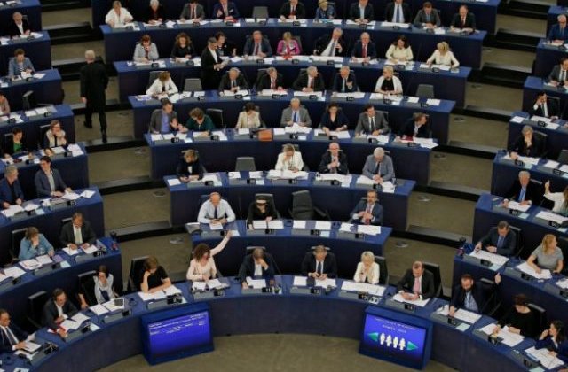 PE a adoptat o rezolutie prin care ii cere Marii Britanii sa activeze imediat Articolul 50, pentru iesirea din UE