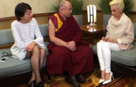  Video  Lady Gaga l-a intalnit pe Dalai Lama
