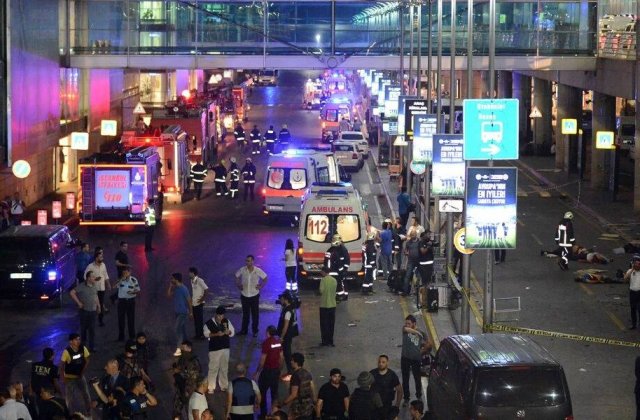 [UPDATE] Atentat TERORIST pe aeroportul Ataturk din Istanbul: cel putin 36 de morti, alti 147 de raniti
