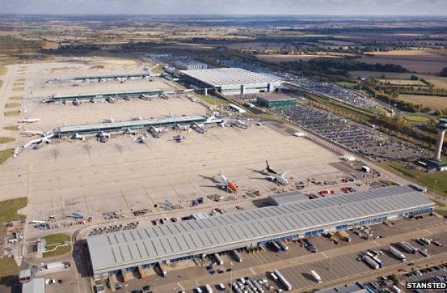 Alerta pe aeroportul Stansted din Marea Britanie; toti pasagerii au fost evacuati