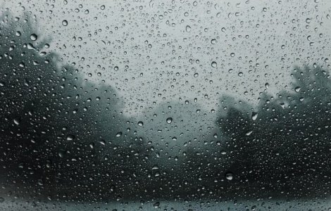 Atentionare cod GALBEN de ploi, descarcari electrice si vijelii