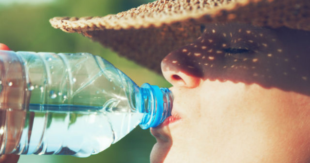  Top  7 mituri despre hidratare. Cata apa trebuie sa bei si cum