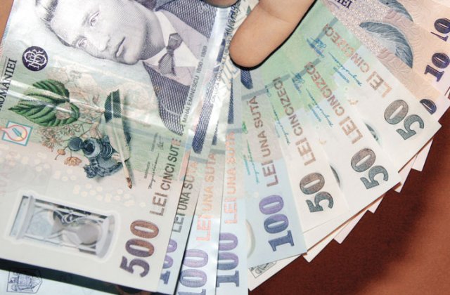 Romanii prefera creditele in lei. Crestere de 50% in primul semestru al anului 2016