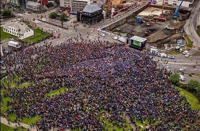 [VIDEO] Primire de gala pentru islandezi la revenirea in tara. S-a cutremurat nordul