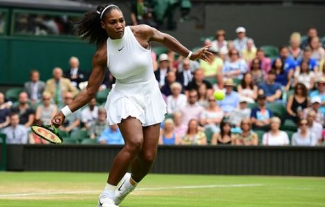 VIDEO Serena Williams a ajuns intr-o pozitie nefireasca, spre deliciul publicului de la Wimbledon