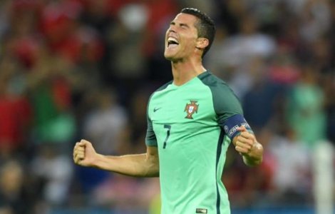 Portugalia este prima finalista de la EURO!