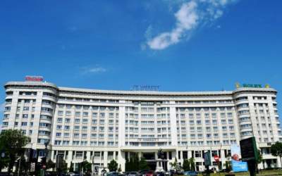 Perchezitii la Hotelul...