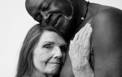 Au pozat nud chiar daca au 70 de ani. Fotografiile au devenit virale