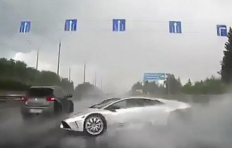 Un rus si-a facut praf Lamborghiniul de 200.000 de euro in doar 6 secunde