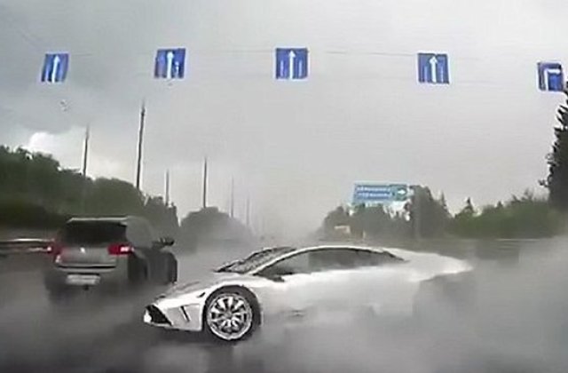 Un rus si-a facut praf Lamborghiniul de 200.000 de euro in doar 6 secunde