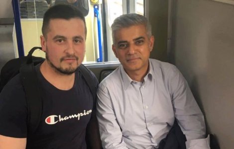 Un roman a dat nas in nas in autobuz cu primarul Londrei