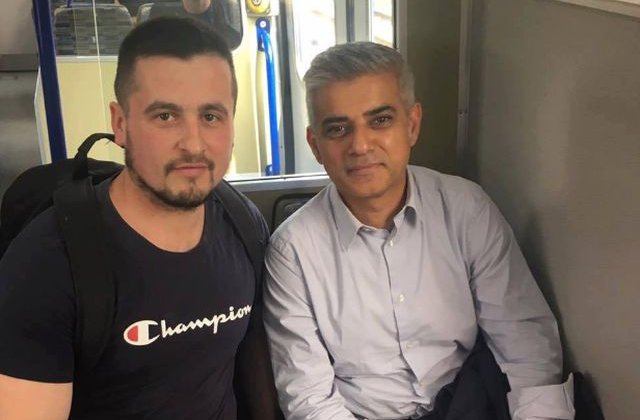 Un roman a dat nas in nas in autobuz cu primarul Londrei