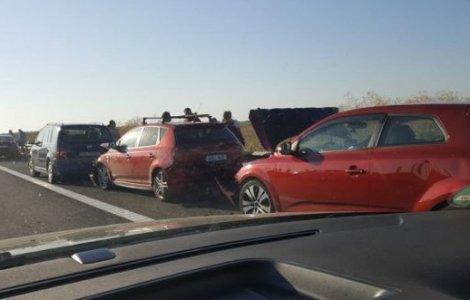 Trei tamponari in care au fost implicate 21 masini, pe Autostrada Soarelui