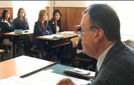Senatorii propun noi criterii pentru pensionarea profesorilor