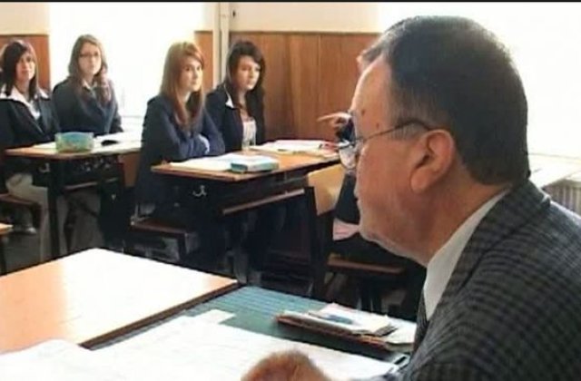 Senatorii propun noi criterii pentru pensionarea profesorilor