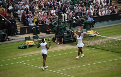 Serena, dubla invingatoare la Wimbledon. A castigat si la dublu