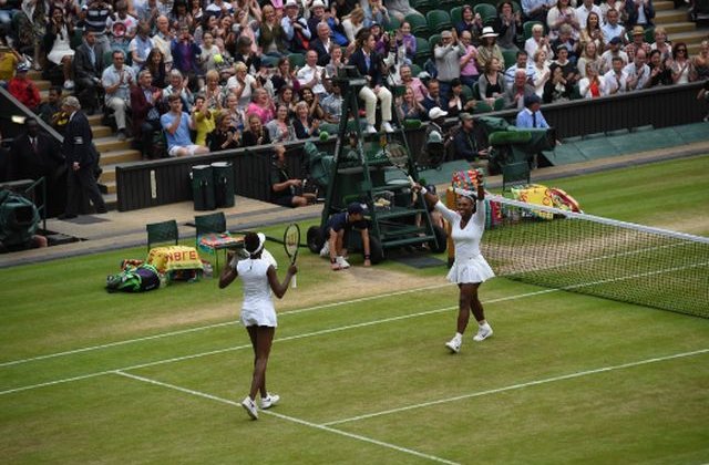 Serena, dubla invingatoare la Wimbledon. A castigat si la dublu