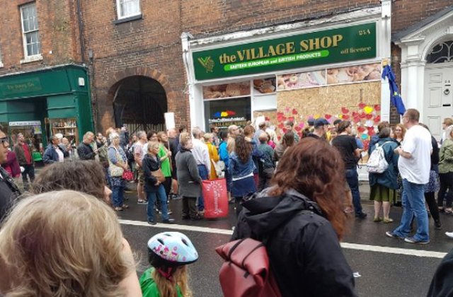 Britanicii s-au mobilizat dupa ce un magazin romanesc din Norwich a fost incendiat