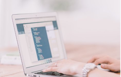 Locurile de munca bine platite pe care le poti face si de acasa