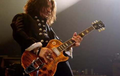  Video  Joe Perry, spitalizat dupa ce s-a prabusit pe scena in timpul unui concert