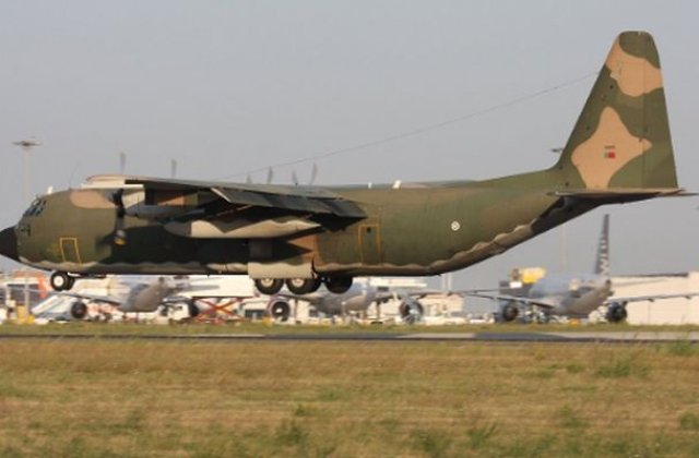 Un avion C-130 Hercules s-a prabusit in Portugalia