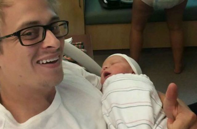 [FOTO] Nimeni nu i-a spus ca se va intampla asta dupa ce va naste. Imaginile au devenit virale