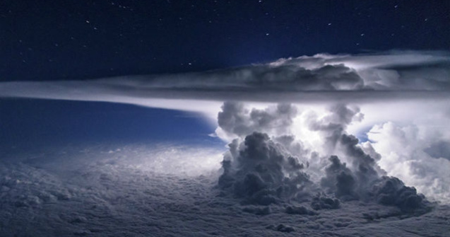 A zburat deasupra furtunii pentru a realiza aceasta fotografie