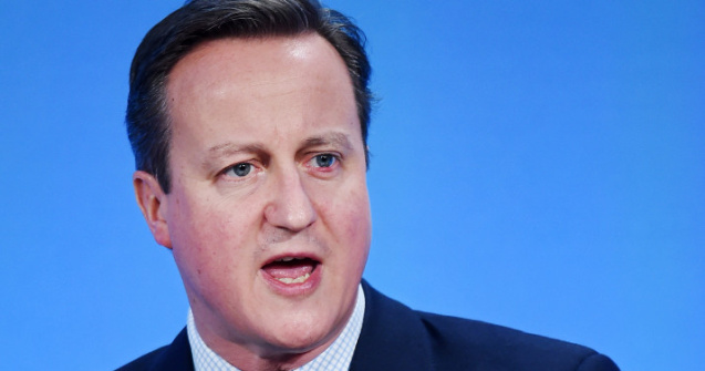 David Cameron s-a apucat de cantat dupa ce a anuntat ca va fi inlocuit